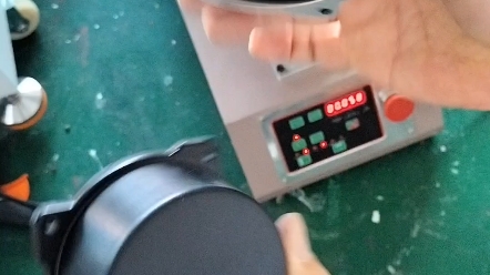 小型平面絲印機(jī)與移印機(jī) 挑戰(zhàn)無(wú)工裝夾具印刷的實(shí)踐與策略